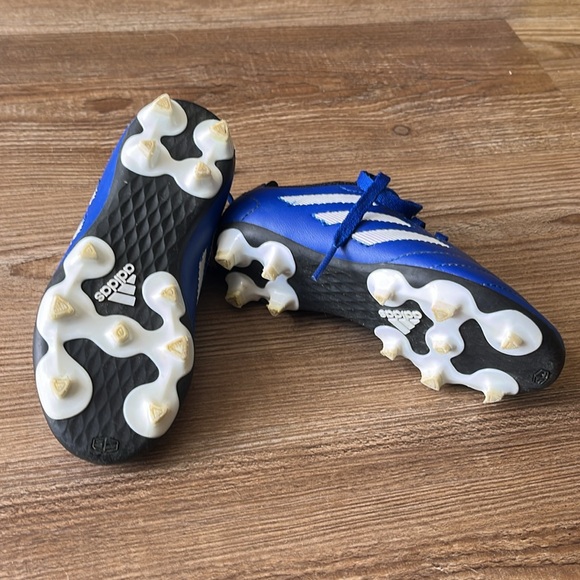 Kids Adidas Soccer Cleats 10c - Picture 2 of 4